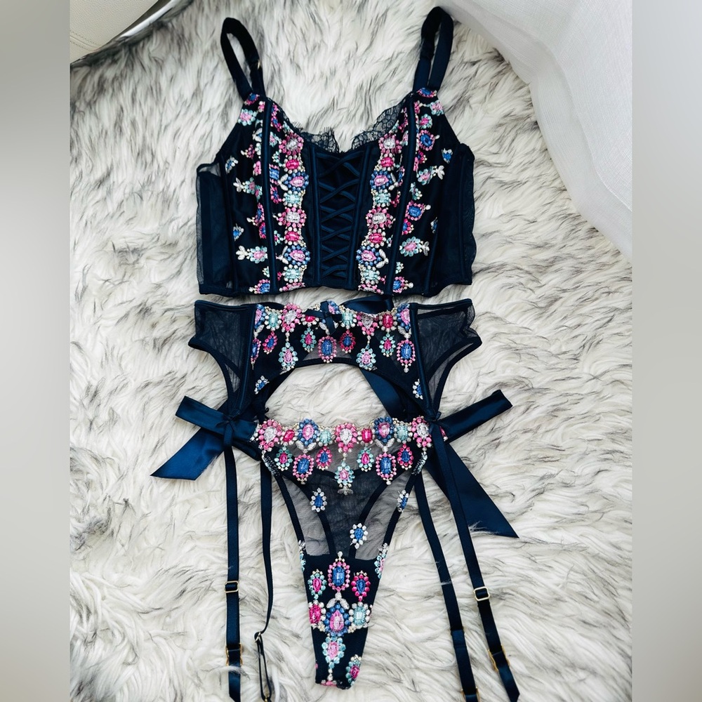 victoria’s Secret Singerie Set